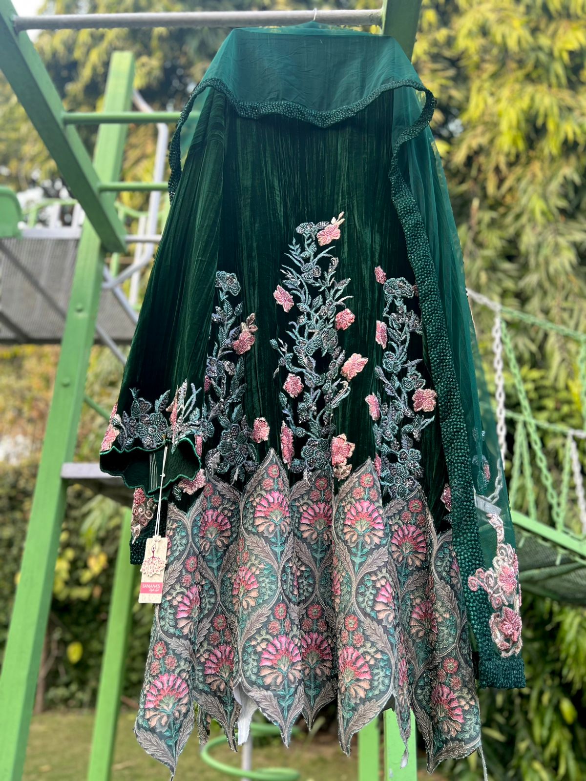 Emerald Crush Velvet Ruby Rose