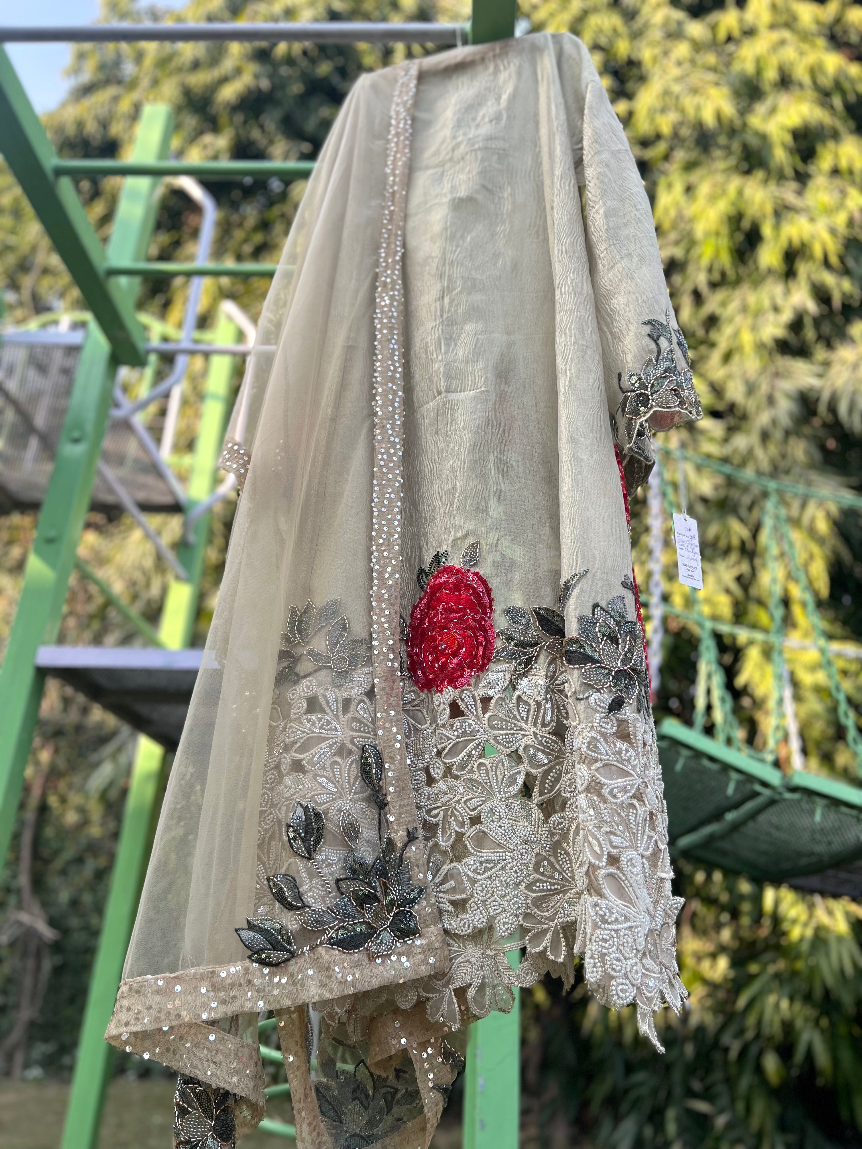 Dull Gold Tissue Olive Rose Cuts Aline