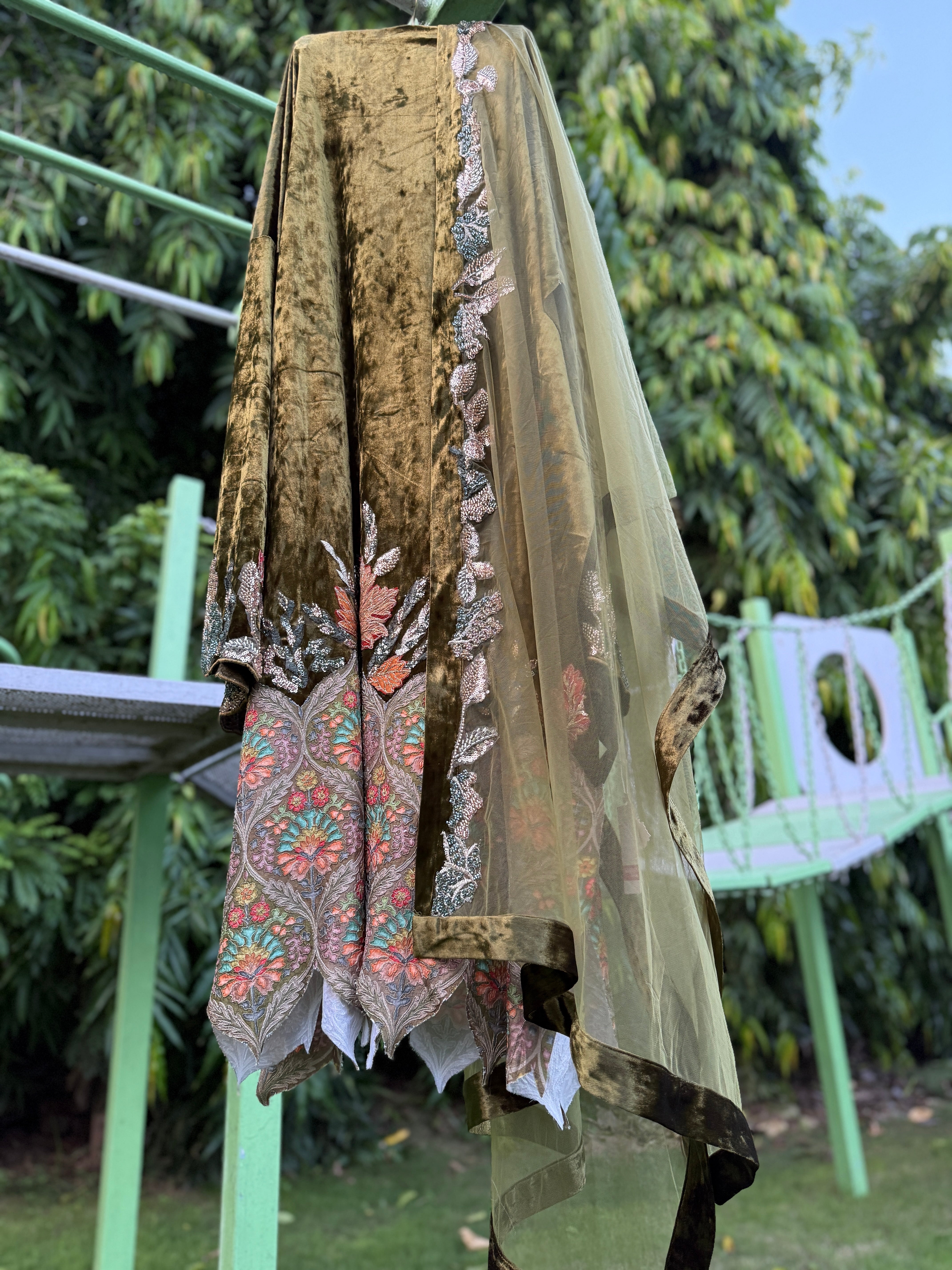 Mehndi Ice Velvet Autum Leaves