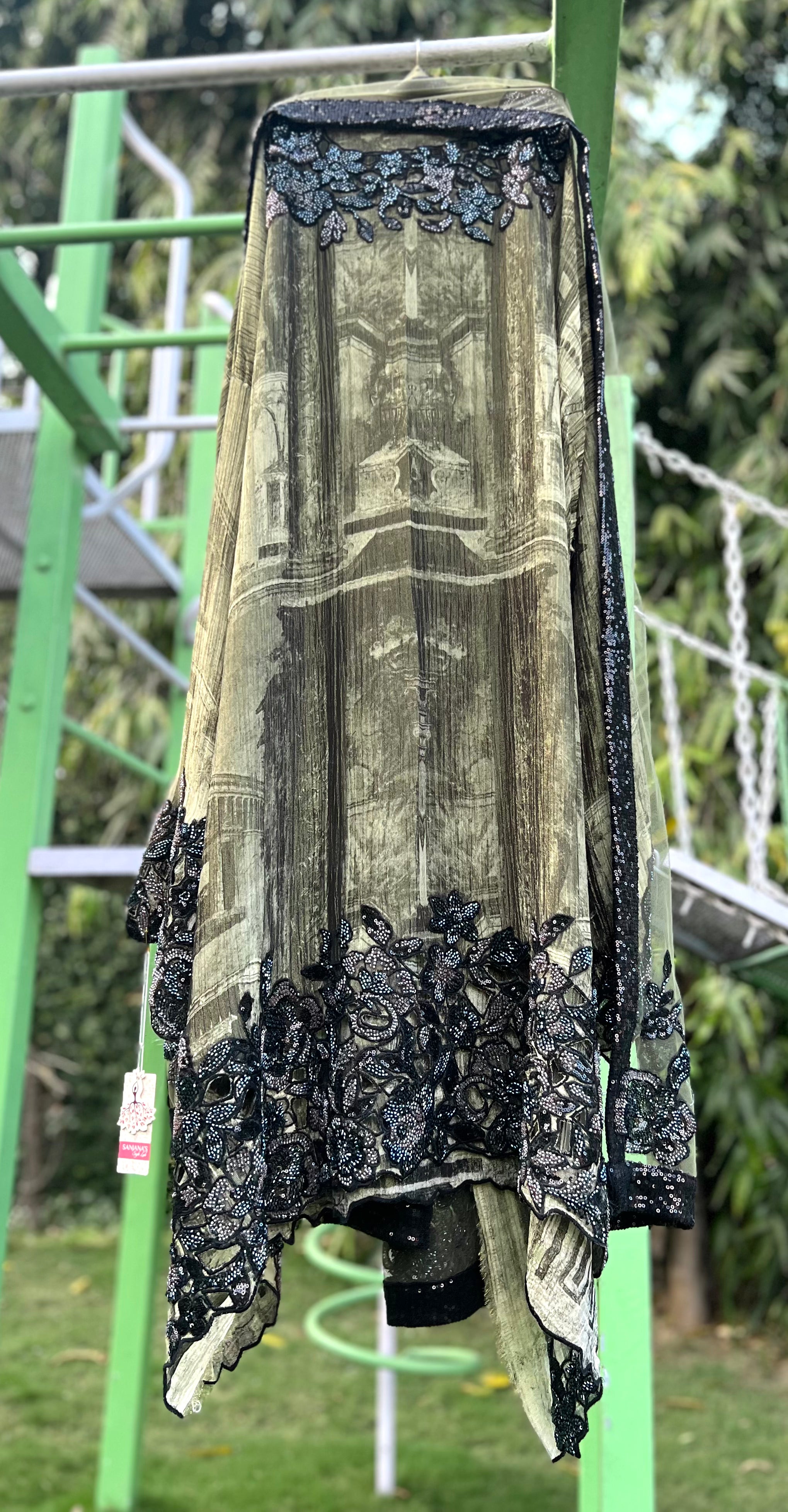 Green Architectural Black Cuts Straight